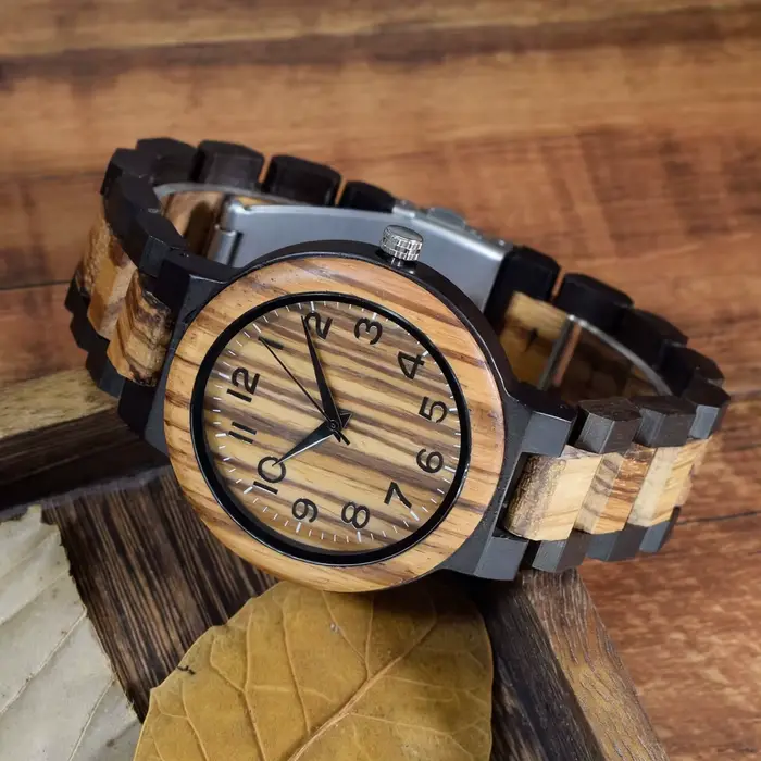Montre rétro en bois naturel vendange homme avec mouvement quartz précision cadre rond bois robuste pour usage quotidien et cadeaux