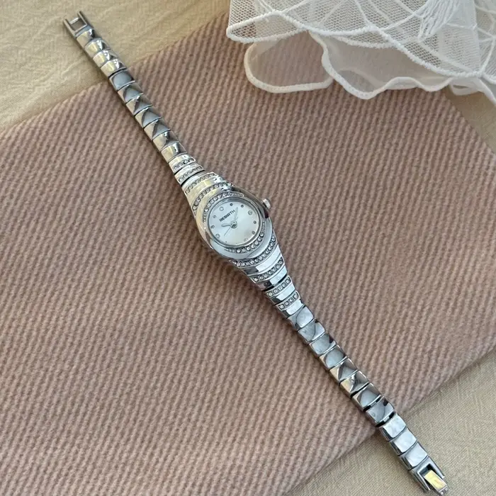 Montre-bracelet pour femme en or