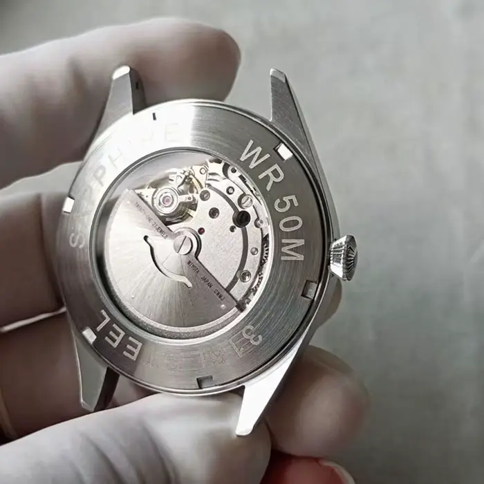 Montre Miyota 8215 à cadran californien pour homme avec mouvement mécanique et bracelet en cuir élégant pour activités extérieures et occasions quotidiennes
