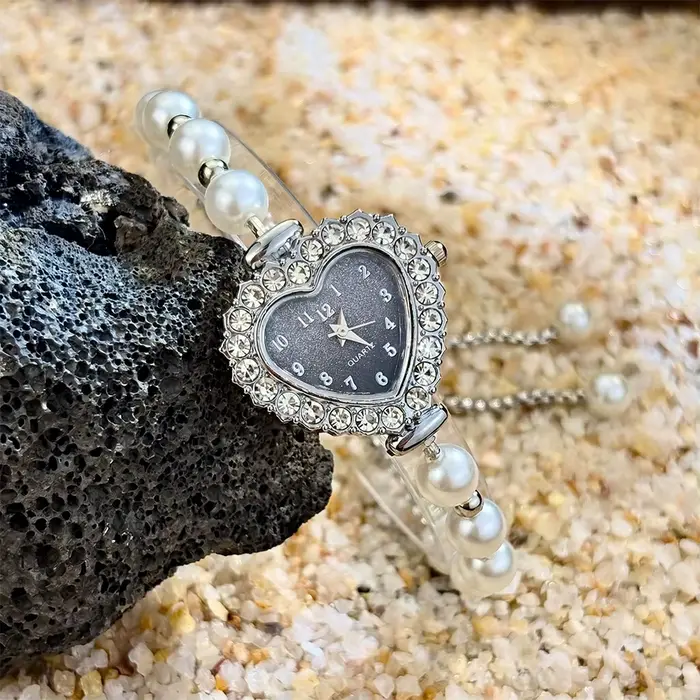 Montre élégante pour femme avec cadran en forme de cœur et bracelet en perles à cordon
