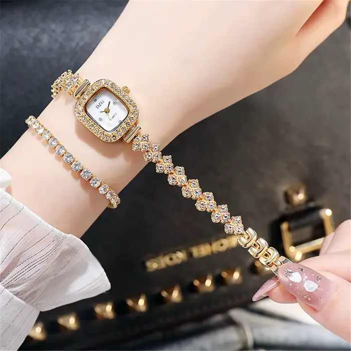 Montre de luxe en acier inoxydable pour femmes style mode et décontracté carré analogique avec boucle pour diverses occasions et cadeaux spéciaux