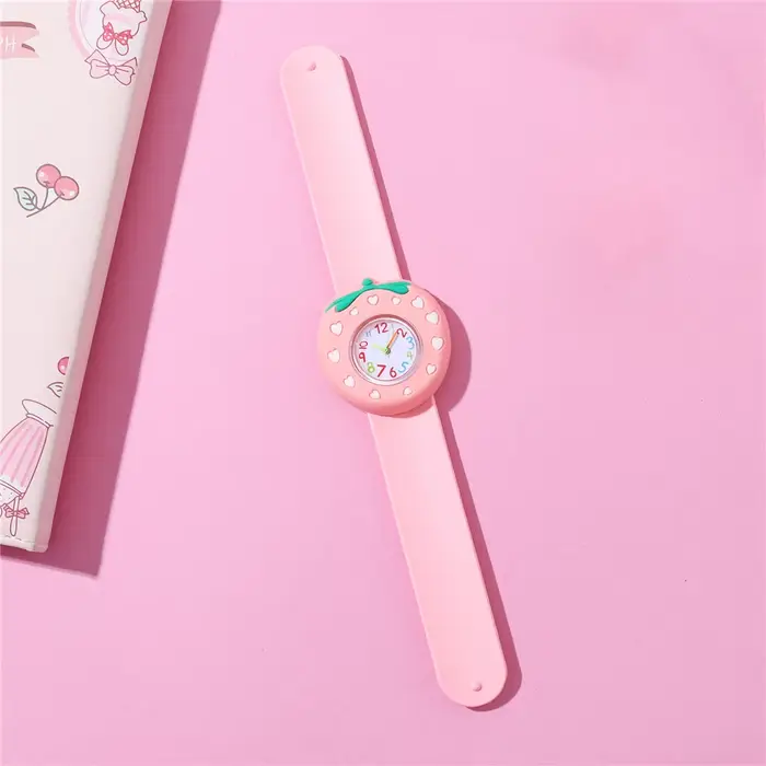 Montres pour enfants de style mignon avec cadran rose rouge fraise