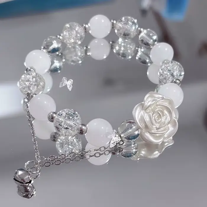 Bracelet à fleurs blanches en perles de cristal pour femmes, pendentif à petite cloche, bijoux d'ami