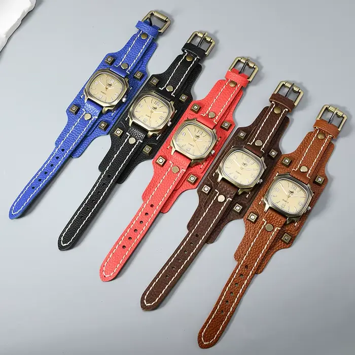 Montre à quartz vintage hip hop punk pour hommes - Rivet fait à la main avec bracelet en cuir véritable