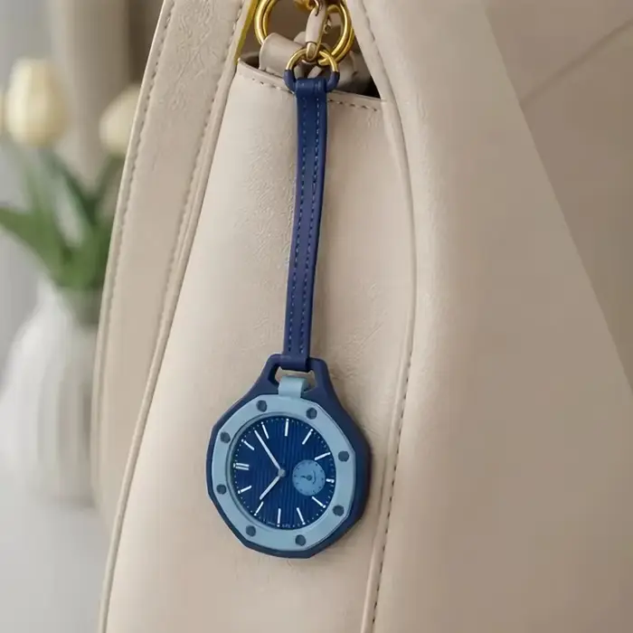 Montre de poche tendance 2026 style octogonal pop mouvement quartz couleur bonbon personnalité de niche amovible occasions spéciales femmes hommes