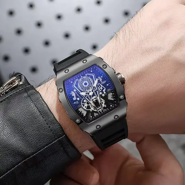 Montre à quartz Richard 2026 ajourée en forme de tonneau de vin pour homme