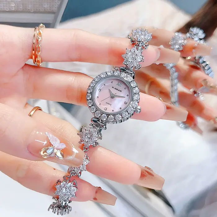 Montre luxueuse avec bracelet en acier inoxydable cadran violet pour femmes occasions spéciales quartz mouvement résistant à l'eau