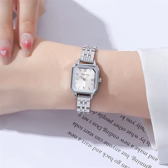 Montre tendance pour femme à petit cadran, en acier, à quartz, montre habillée