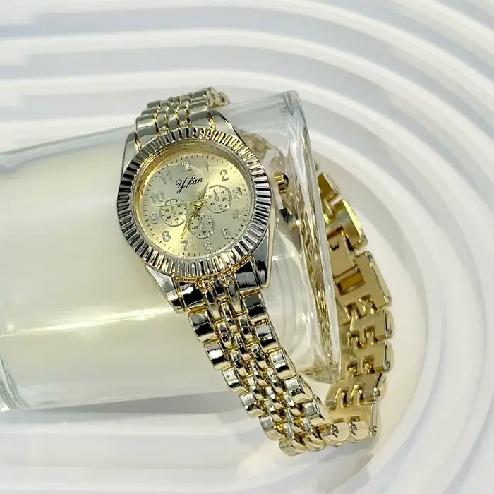 Montre pour femme élégante à cadran circulaire minimaliste de luxe avec bracelet en métal