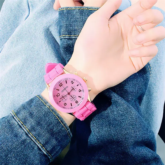 Montre à quartz en silicone blanc pour femmes