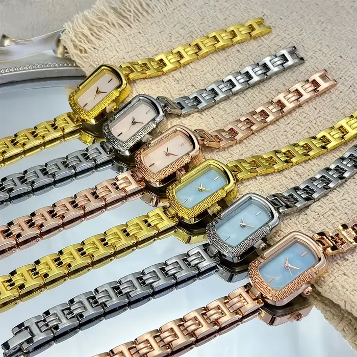 Élégante montre-bracelet rectangulaire vintage pour femmes avec cadran imitation coquille