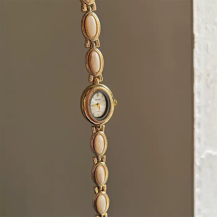 Montre élégante à quartz pour femmes, montre-bracelet ovale de luxe, pierres précieuses colorées vin
