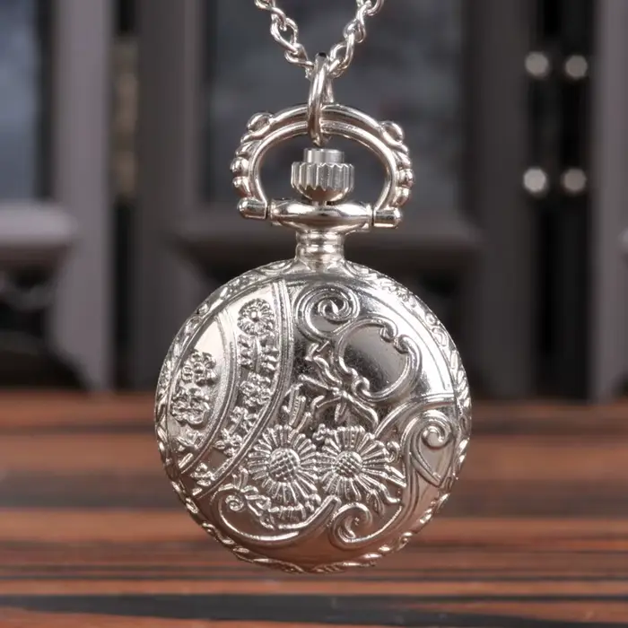 Montre de poche creuse en forme de fleur pour femmes