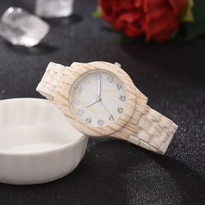 Montre en bois et cuir pour femmes