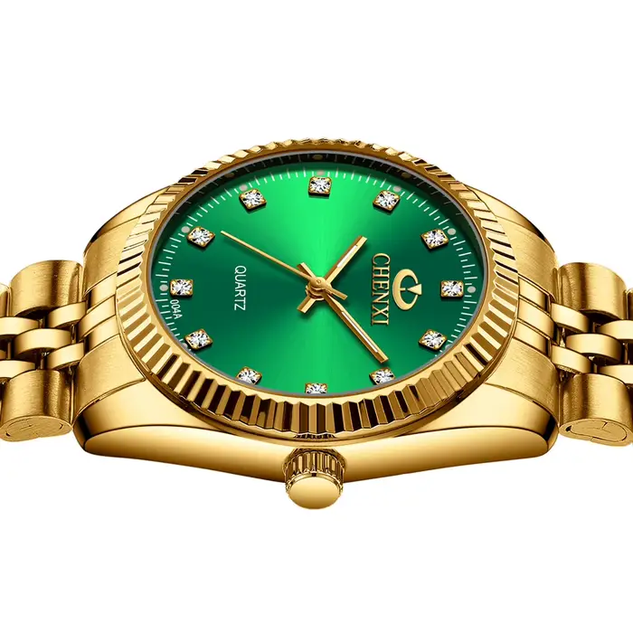 Montre CHENXI dorée en acier inoxydable pour femmes élégantes et résistantes à l'eau pour différentes occasions et styles