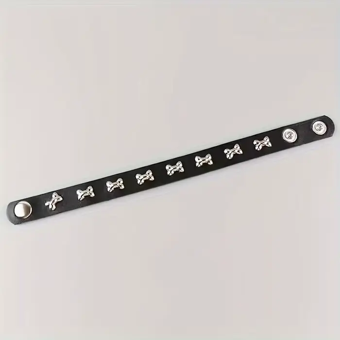 Bracelet en cuir PU noir d'inspiration punk avec breloques en os de chien – Parfait pour un usage quotidien et les fêtes d'Halloween.