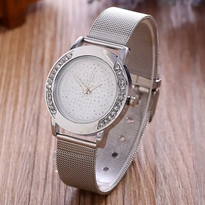 Montre en acier inoxydable pour femmes élégante et décontractée à Quartz avec bracelet en alliage pour toutes les occasions spéciales