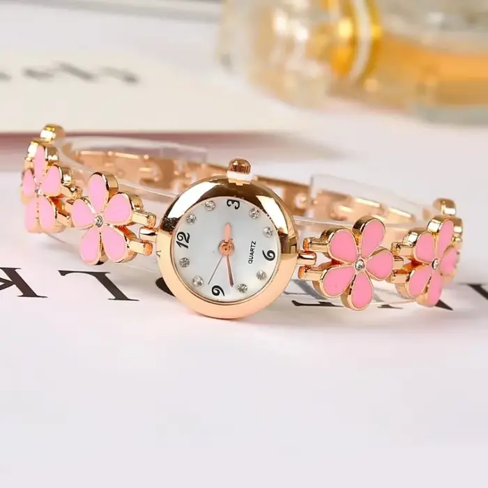 Montre-bracelet quartz pour femme élégante et polyvalente style vintage cadeau pour femmes occassions spéciales quartz analogique-digital bracelet acier argenté