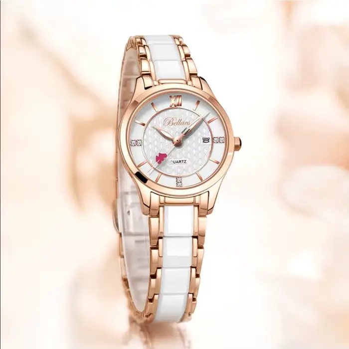 Montre ronde en acier inoxydable quartz pour femme résistante à l'eau avec pointeur cœur pour occasions spéciales et quotidien