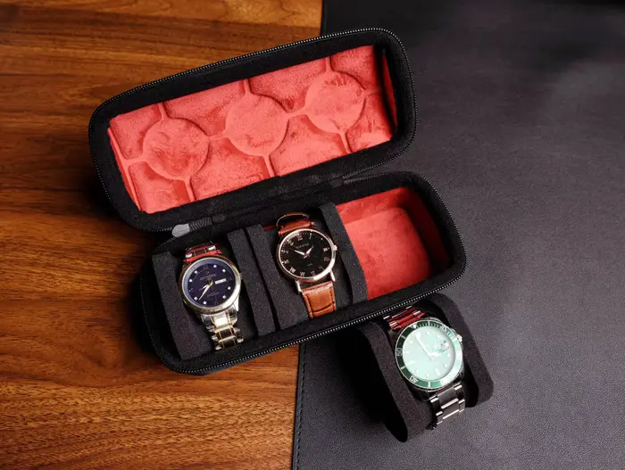 Organisateur de boîte de montre élégant pour homme, étui de voyage de montre, support d'affichage de montre de rangement portable avec oreiller anti-moussage pour montres-bracelets occassions spéciales cadeau