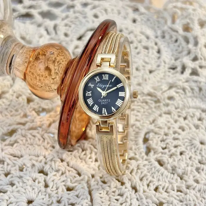 Montre-bracelet vintage à franges rondes pour femme – Élégance intemporelle avec une touche bohème et un charme