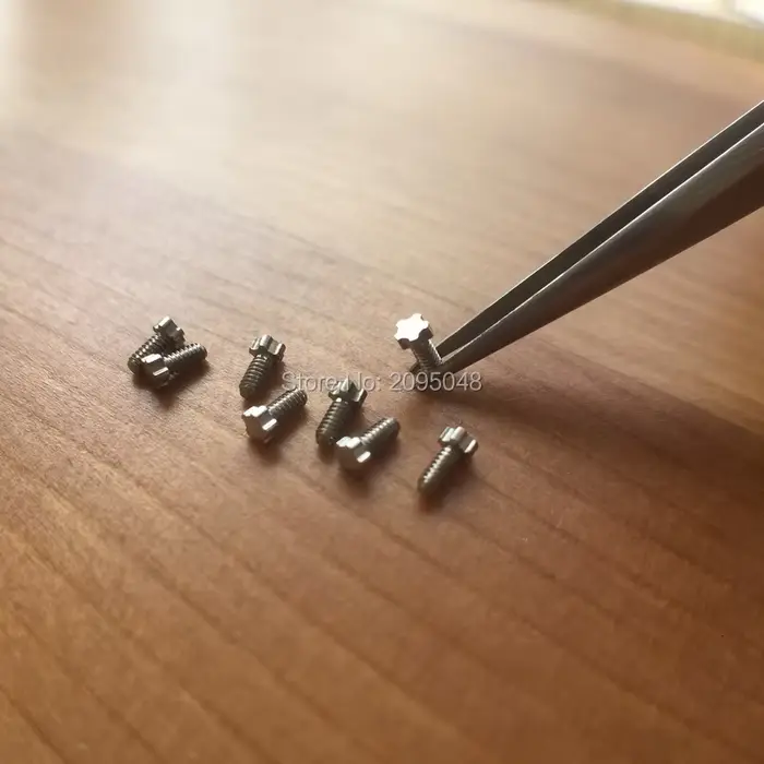 Vis à 5 dents pour boîtier de montre