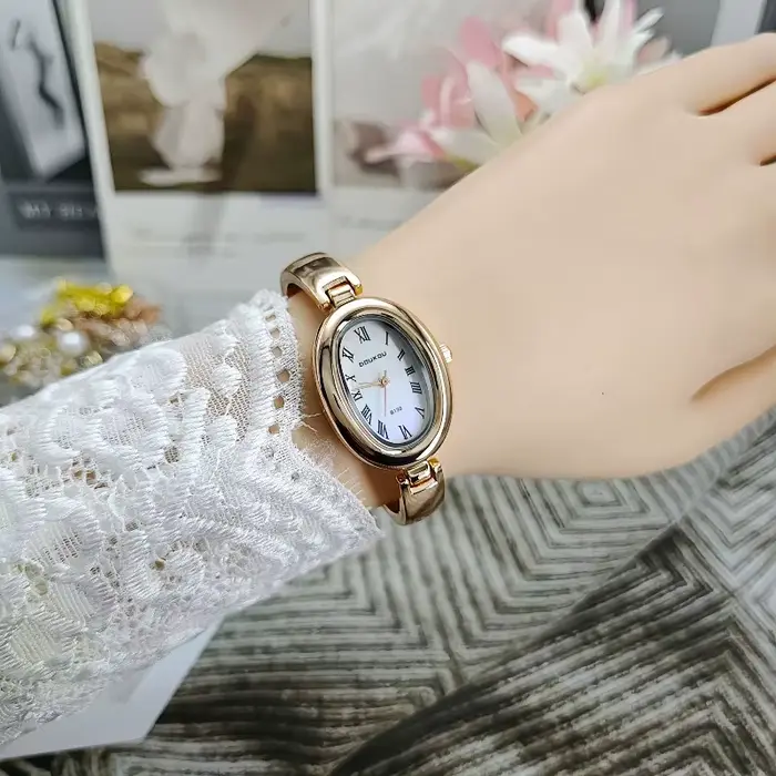 Célèbre marque femmes cadran ovale montres à Quartz de luxe dames Bracelet