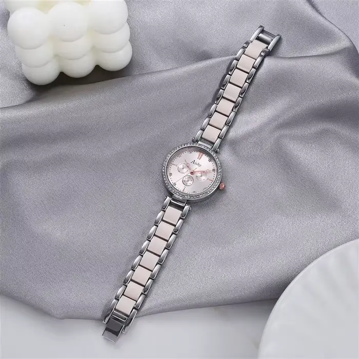 Montre-bracelet élégante et décontractée quartz pour femmes occasions spéciales bronze café multicolore rose gris