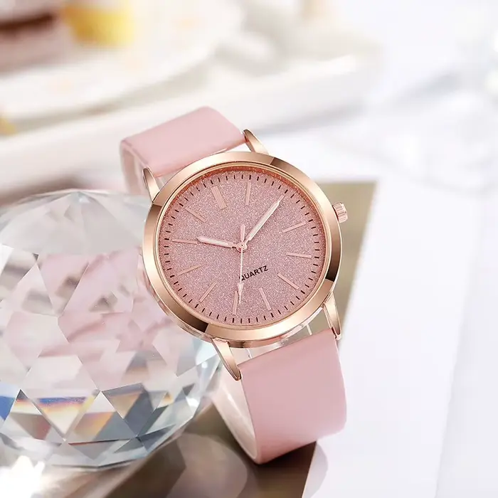 New Simple Women Watches Luxury Design Leather Watch Ladies Quartz Wristwatch Womens Small Round Dial Clock