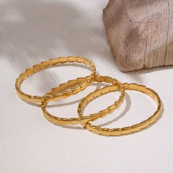 Bracelet jonc pour femme en acier inoxydable plaqué or 18 carats PVD