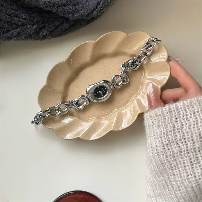 Nouvelles dames personnalisées montres Vintage pour femme fille étudiant mignon bijoux Bracelet Cool femmes