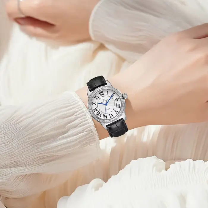 Montre rétro quartz élégante pour femme résistante à l'eau et saphiroccasion spéciale et quotidienne