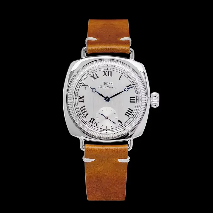 【T002】La montre THORN rend hommage à la montre classique de style Oyster, de forme oreiller, de styl