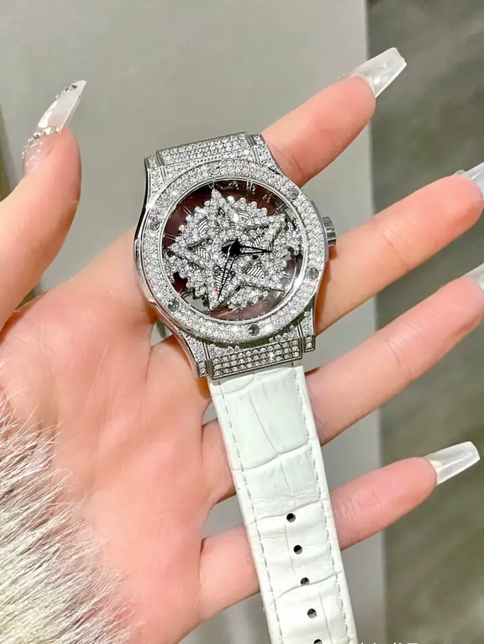 LSVTR nouveau modèle haut de gamme élégant montre pour femme à la mode avec boîtier Transparent dos embellissements en strass