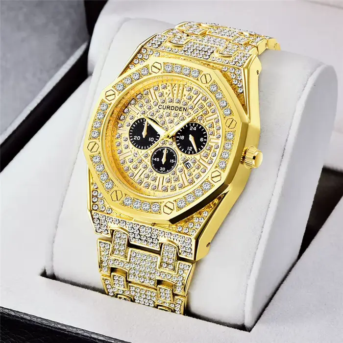 Montre CURDDEN dorée à quartz avec calendrier complet pour homme style hip-hop audacieux et élégance moderne
