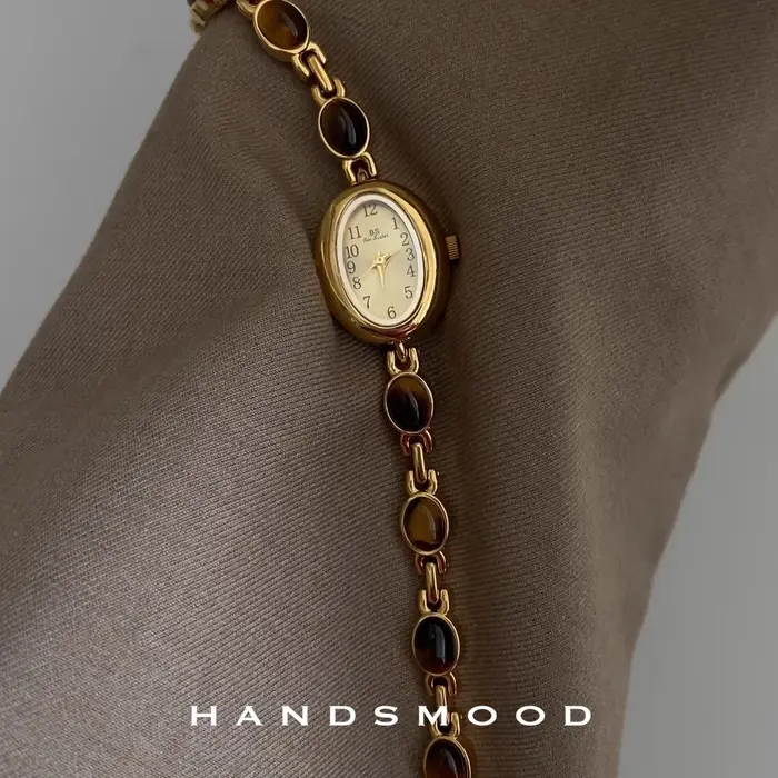 Montre à Quartz Luxe en Laiton avec Incrustations de Pierres Précieuses pour Femmes Occasions Spéciales