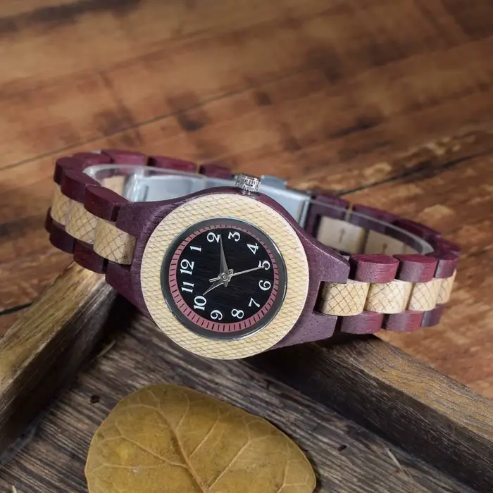Montre à quartz en bois élégante pour femmes