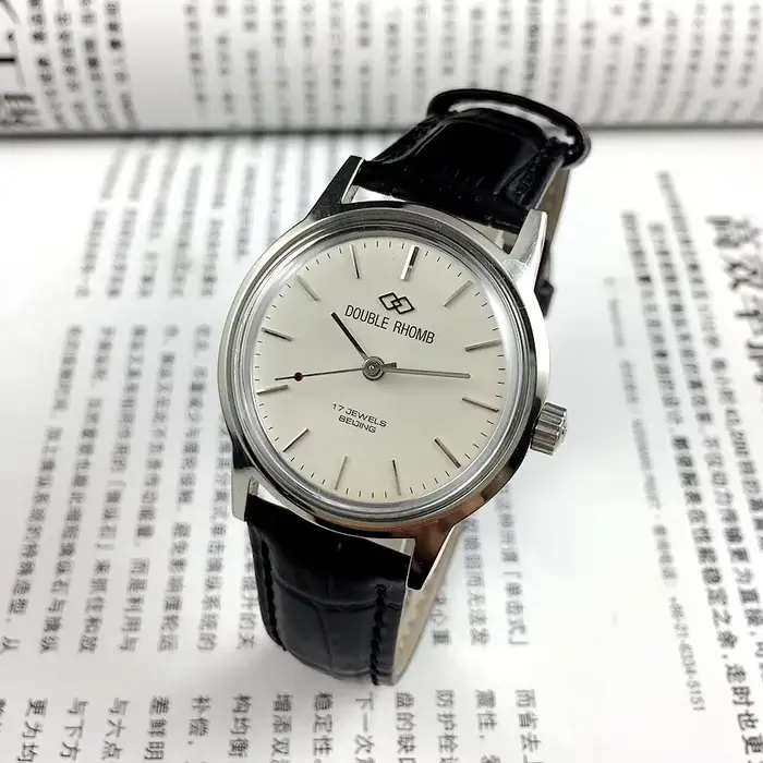 Montre mécanique manuelle pour hommes avec bracelet en cuir noir cadran blanc élégant pour affaires et occasions spéciales