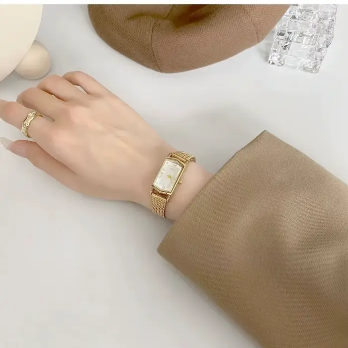 Montre Vintage Élégante Pour Femmes Bracelet En Acier À Motifs De Blé Dorée Ou Rose Quartz Occasions Spéciales