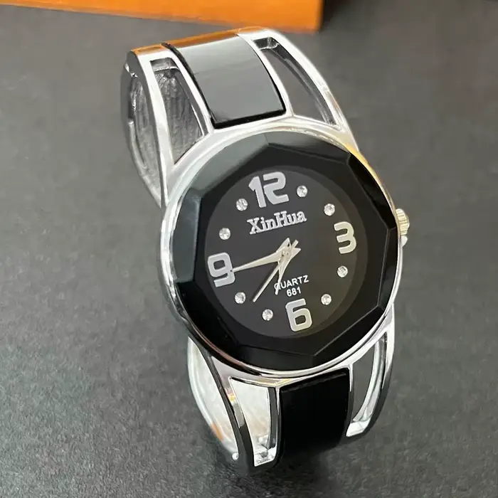 Femmes élégant Bracelet montre-Bracelet Quartz femme exquis Bracelet strass mode montres Vintage fem