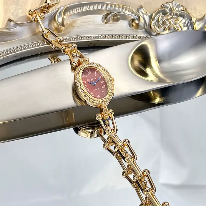 Montre pour femme Vintage Diamond - Boîtier ovale serti de diamants - Chaîne à maillons U
