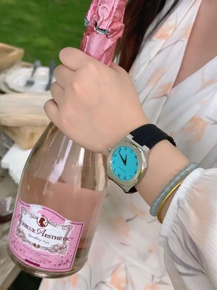Nouvelle montre à quartz ultra-mince de luxe homme édition limitée avec boîtier en acier inoxydable et bracelet en silicone pour diverses occasions
