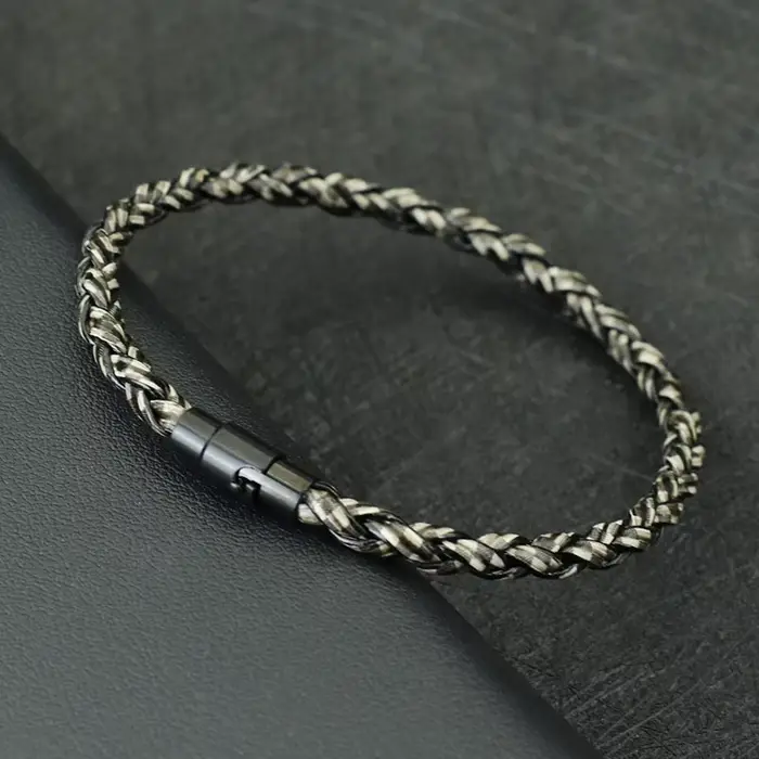 Nouveaux hommes Bracelet en cuir Double sécurité aimant boucle à la main tressé Bracelet Bracelet ac