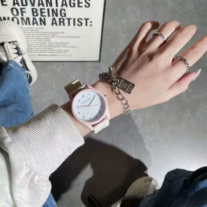 Montre à quartz pour femmes, design graffiti féerique 2D, style Harajuku créatif pour les filles et 