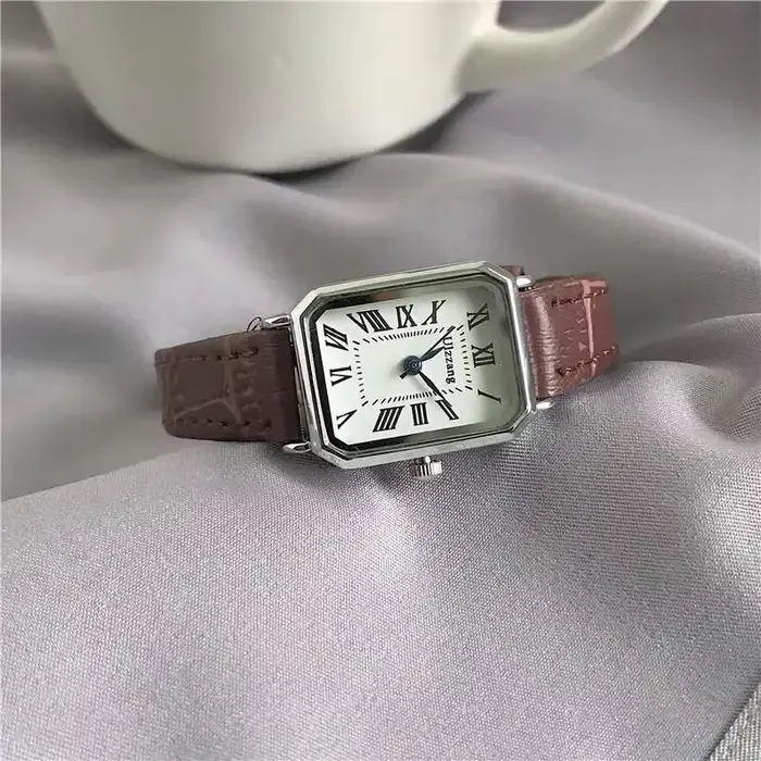 Montre à quartz vintage pour femme, petit cadran, bracelet en cuir doux, décontracté, dames, horloge