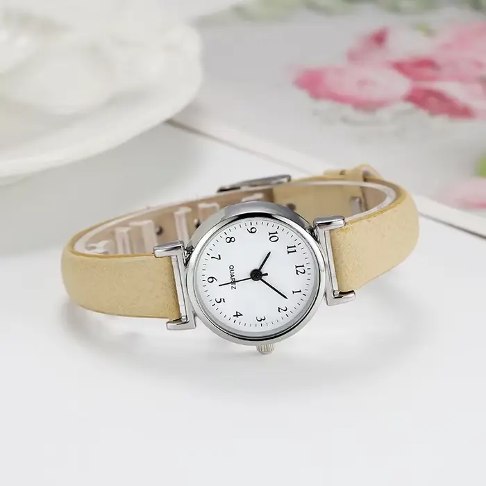 Femmes de luxe marque Quartz alliage montre dames mode petit cadran