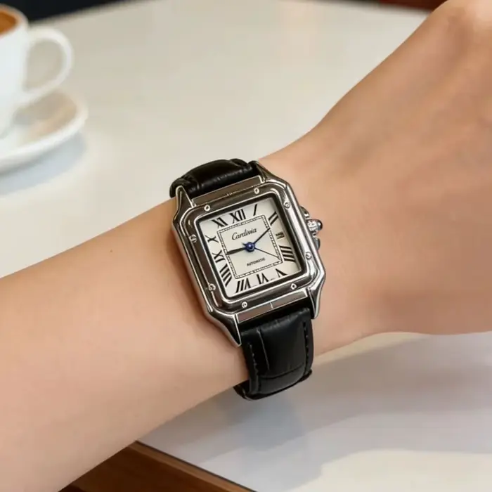 Montre à quartz carrée rétro pour femme avec cadran à chiffres romains