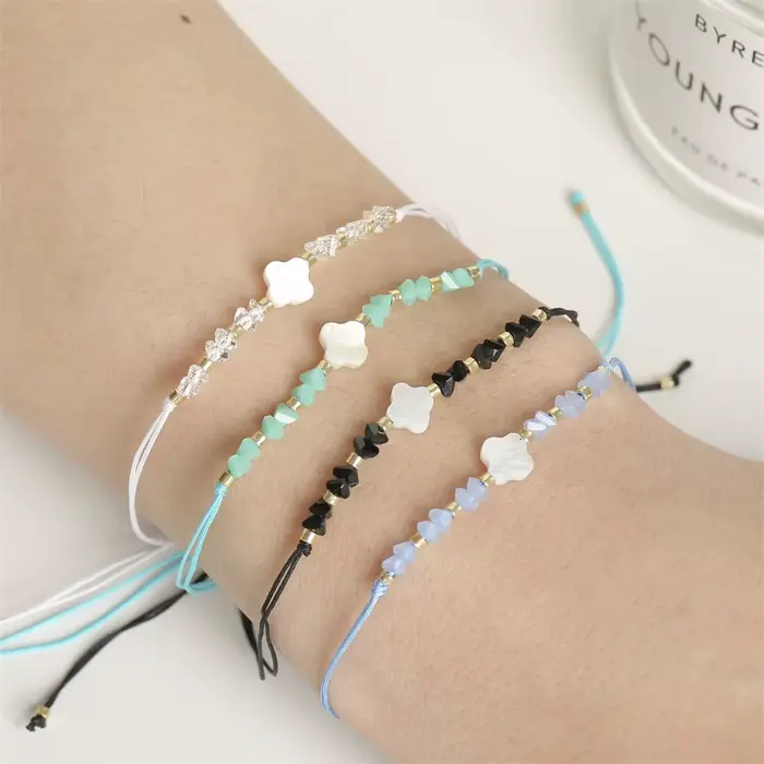 Ensemble de bracelets à breloques en forme de fleur blanche pour femmes