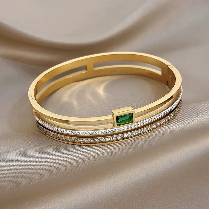 Bracelet manchette de luxe en acier inoxydable ajouré pour femme