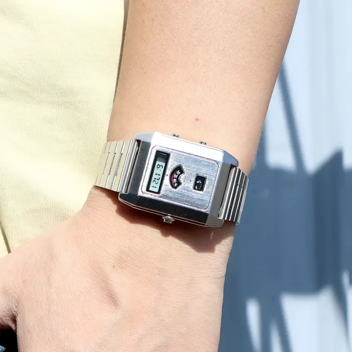 Montre homme vendange quartz avec alarme et rétroéclairage résistante à l'eau pour activités quotidiennes et spéciales